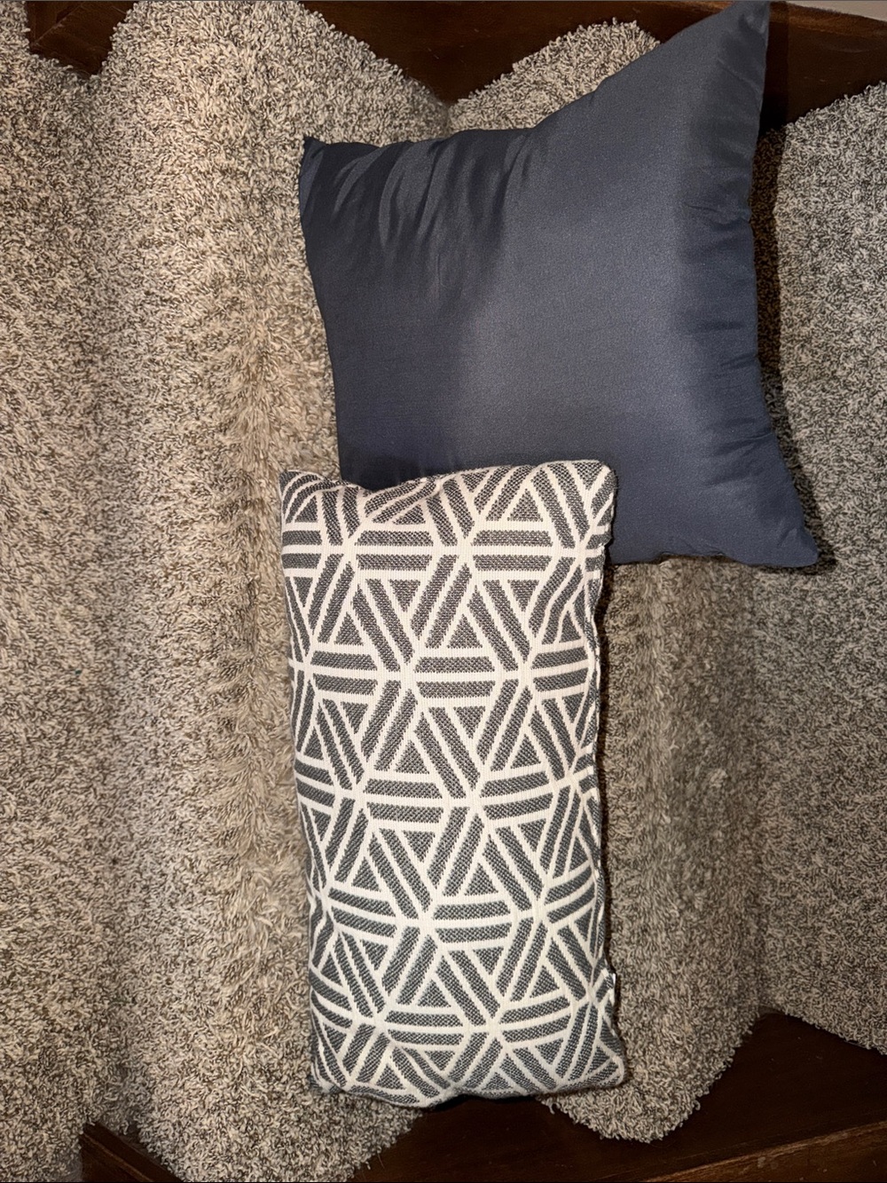 Set of 2 Decorative Throw Pillows in Navy and Gray/White Geometric